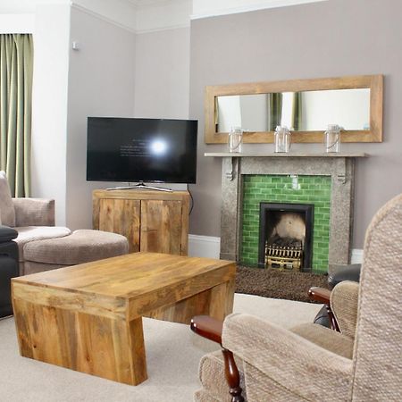 Tidesreach Filey, Sleeps 13, Close To Beach Buitenkant foto