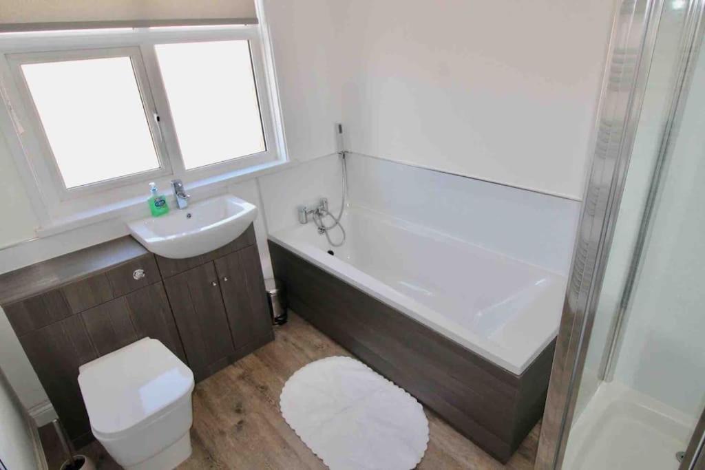 Tidesreach Filey, Sleeps 13, Close To Beach Buitenkant foto