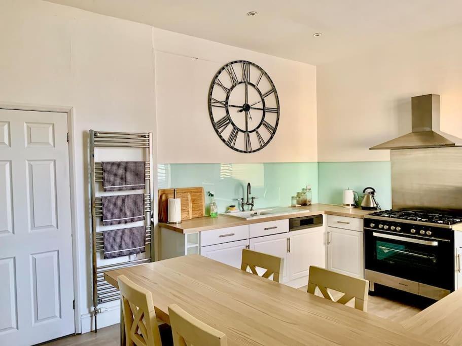 Tidesreach Filey, Sleeps 13, Close To Beach Buitenkant foto
